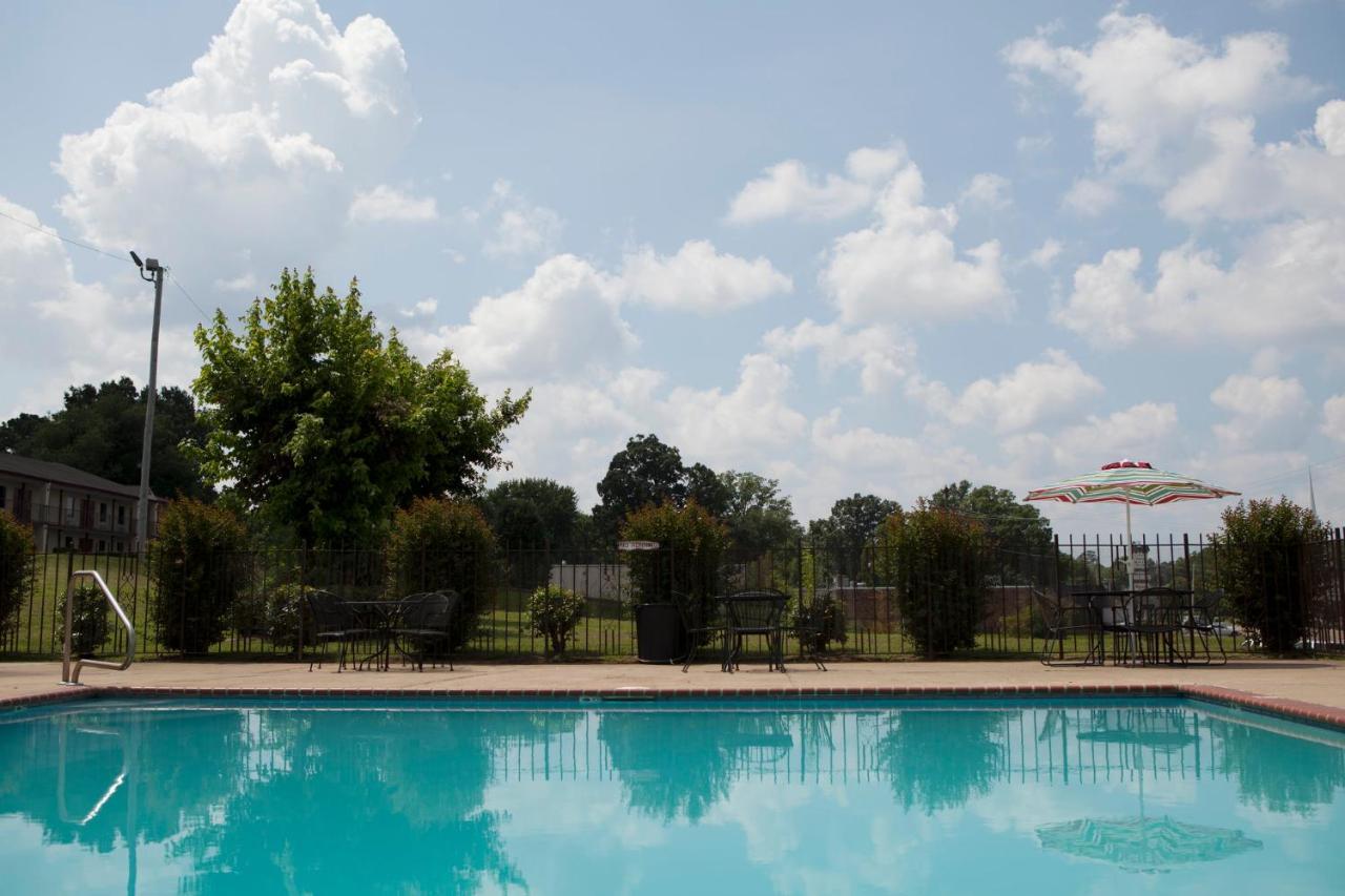 Red Roof Inn & Suites Jackson, Tn Esterno foto