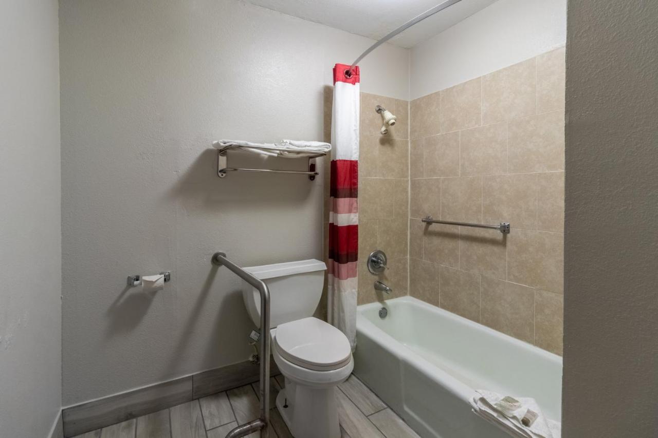 Red Roof Inn & Suites Jackson, Tn Esterno foto