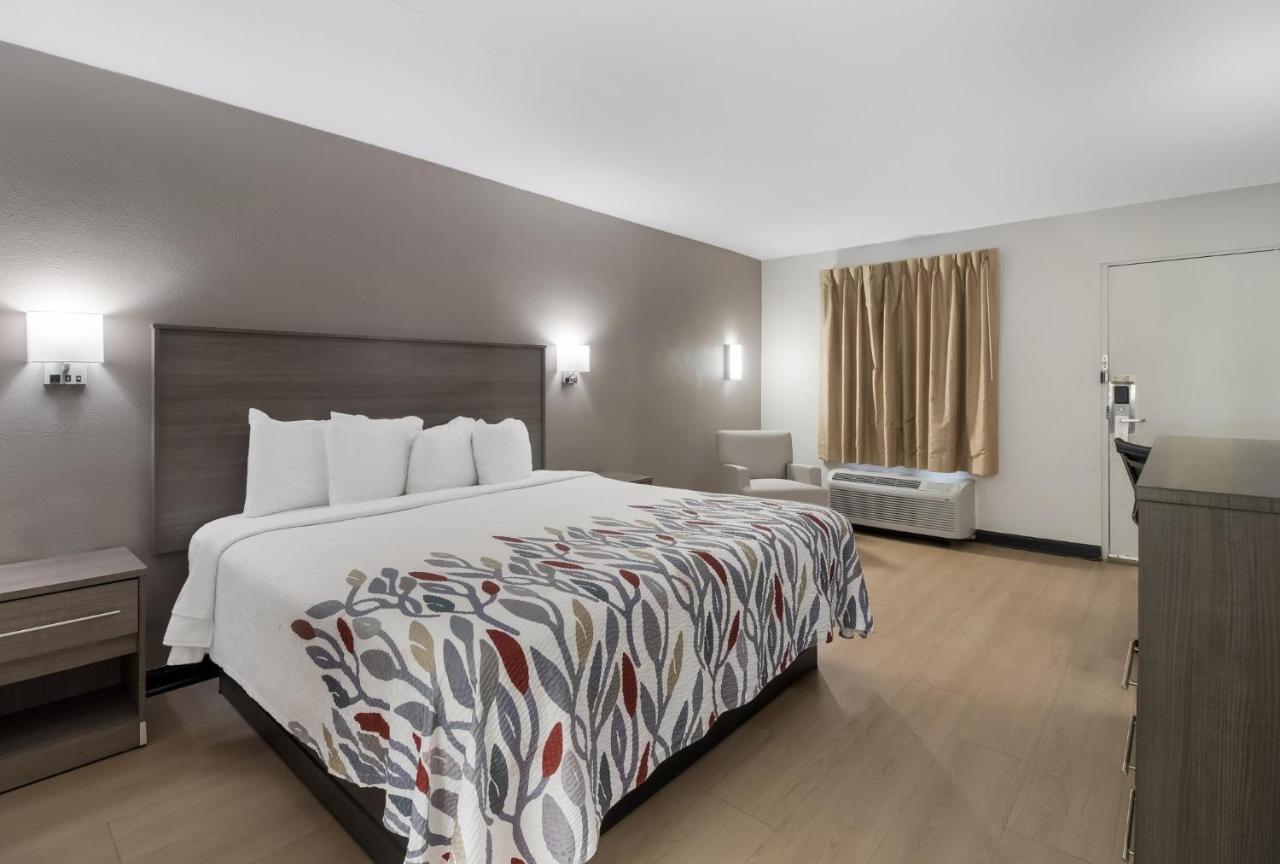 Red Roof Inn & Suites Jackson, Tn Esterno foto