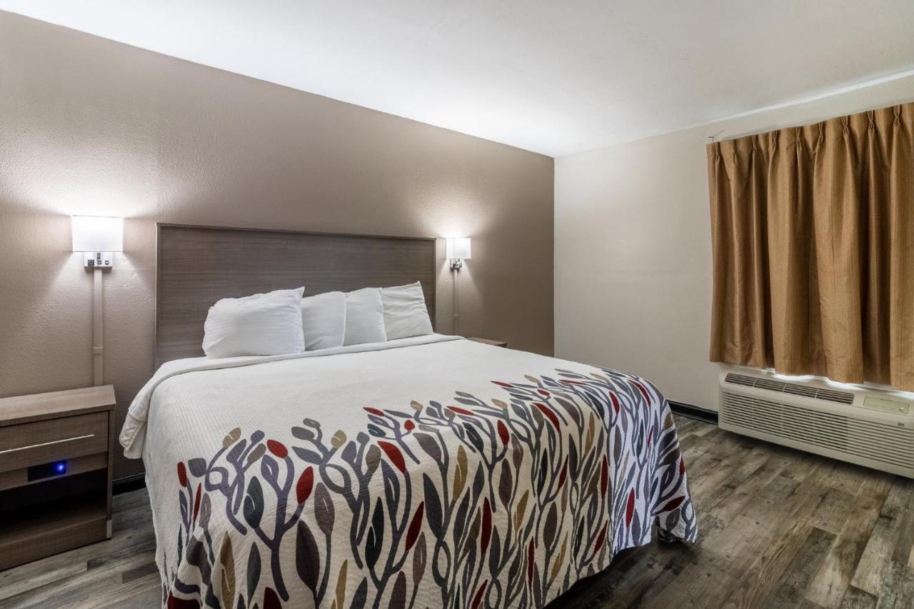Red Roof Inn & Suites Jackson, Tn Esterno foto