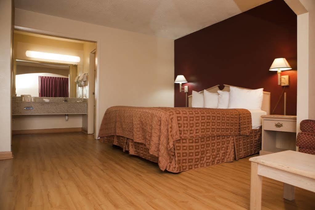 Red Roof Inn & Suites Jackson, Tn Esterno foto